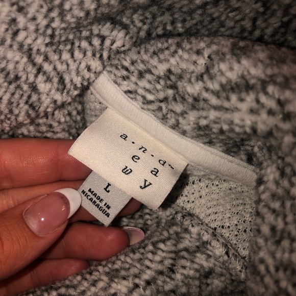 Gray a•n•d eawy Sweater - Picture 3 of 3